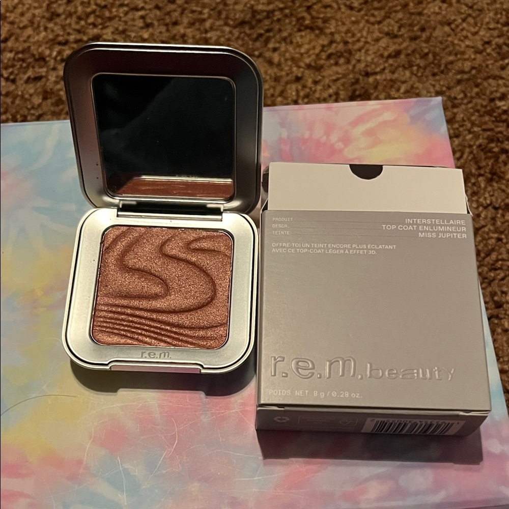 r.e.m. beauty Highlighter in Miss Jupiter